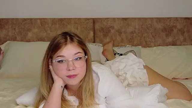 Lilith_Bonheur webcam