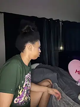 YeahhhitsBreezy webcam