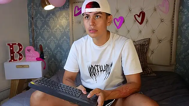 Blakee_Blossom webcam