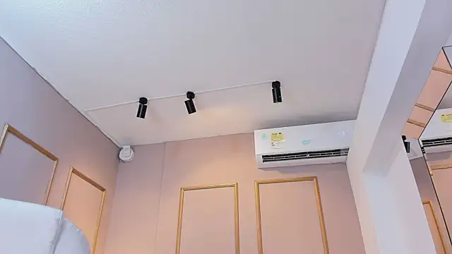 NahimiThompson webcam