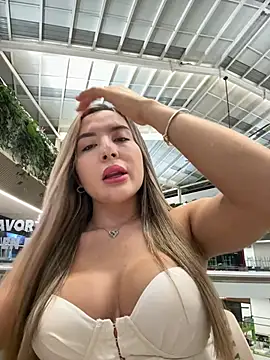 Webcam Model (Alexa_seexy1)  is live.Free join now!