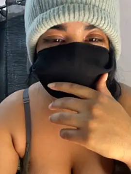 Nabila-hanouna webcam