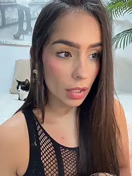 mau_white (F milf) - apply oil to the breasts