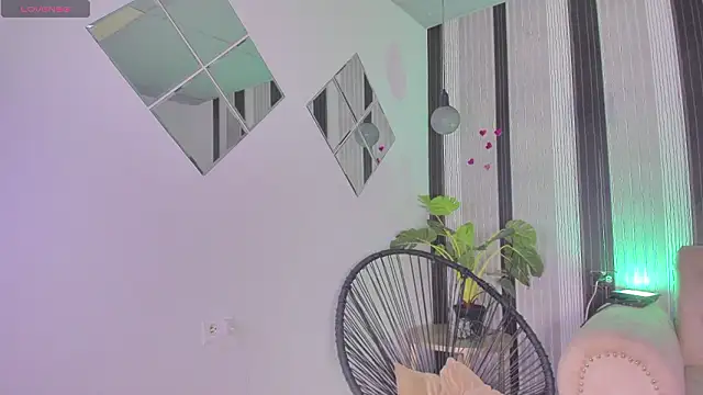 ebony_petite-69 webcam