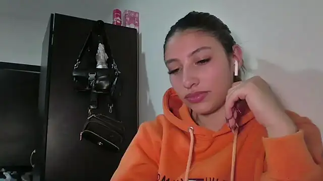 AliceTeenager___ webcam