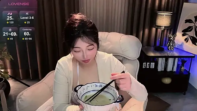 美女Yaikun0-0在线直播