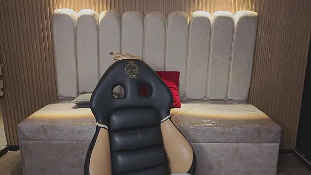 Live cam of _Mia_Evans_1 from  | Watch me live!