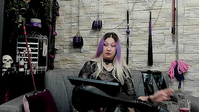 CruelMistress webcam