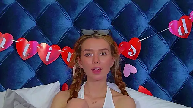 Live cam of VanessaVienne from  | Watch me live!