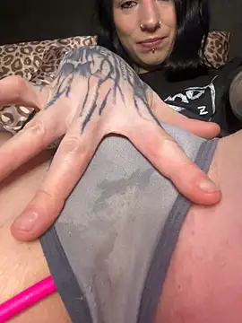 MissMidnightUK webcam