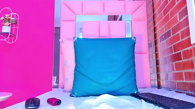 Baby_doll_XOXO webcam