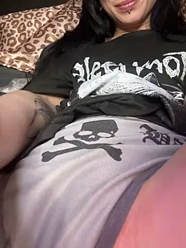 MissMidnightUK webcam