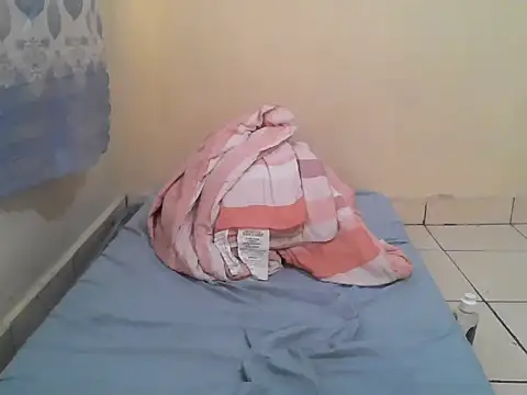 SheSwallowsItAll webcam