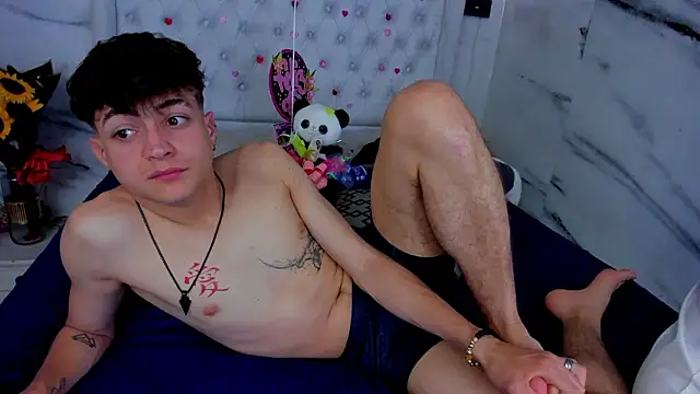 Ari_and_Storm webcam