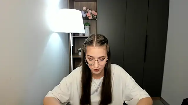 ClarineCasebolt webcam