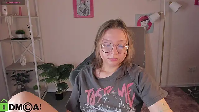 nuura_moore - Nuura_Moore's free webcam - UK Sex Cams