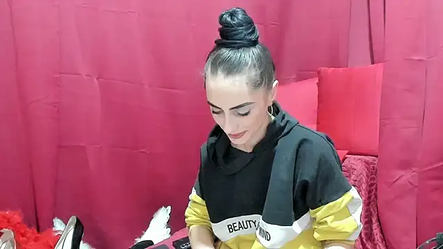 jessystarr - Jessystarr's free webcam - UK Sex Cams