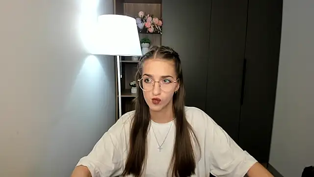 ClarineCasebolt webcam