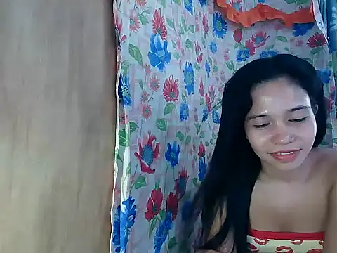 PinaySkinnyGirl webcam
