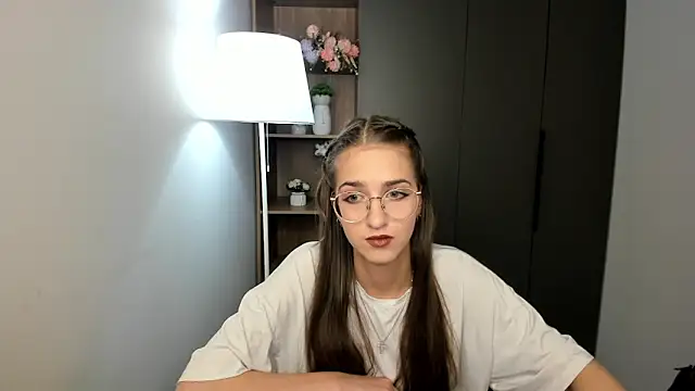 ClarineCasebolt webcam