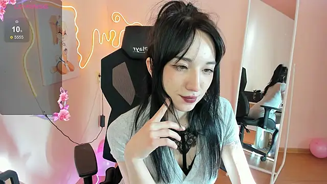 AliceeinWonderlanddd webcam