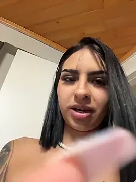 Hilary_pinkk webcam