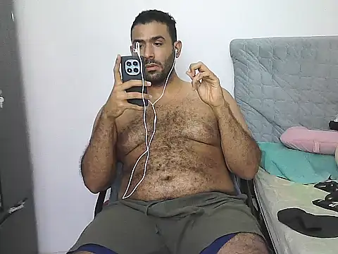 AlphaLatinoBear webcam