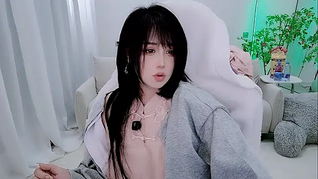 evangelin-e - Evangelin-e's free webcam - UK Sex Cams