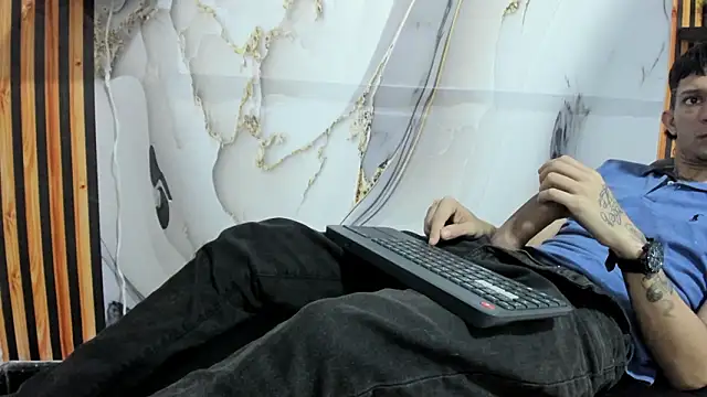 Straight_Guy22 webcam