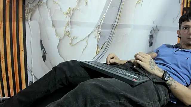 Straight_Guy22 webcam