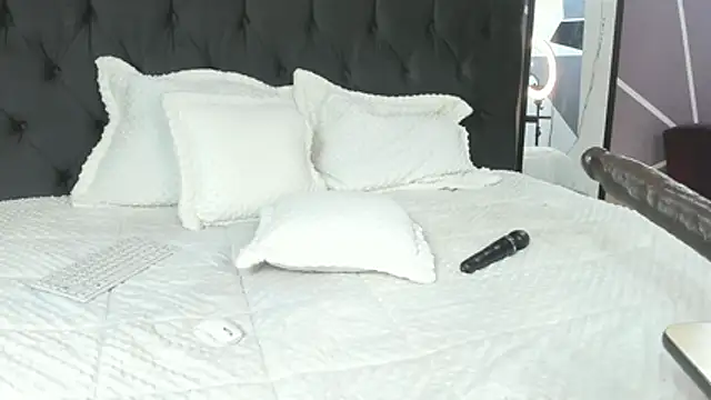 Nicole_Brown1126 webcam