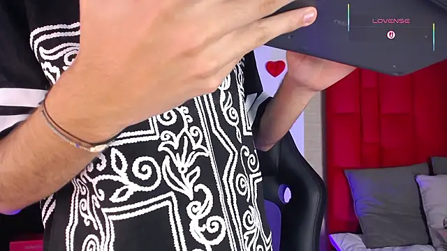 ezra_storm - Ezra_Storm's free webcam - UK Sex Cams