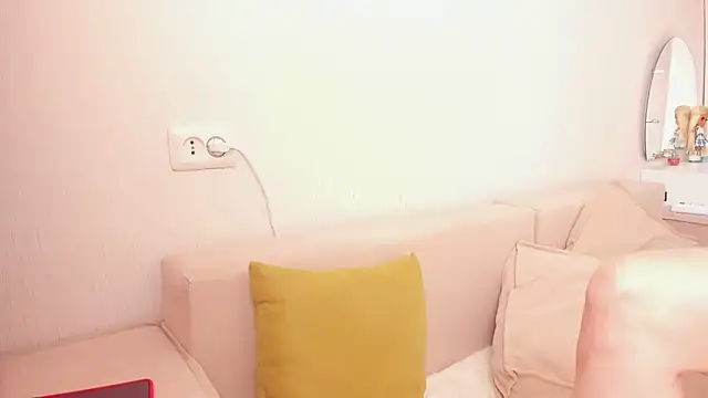 THE_GOLDEN_WOMAN webcam