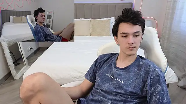 moonlinskinn (M twink) - take off my t-shirt