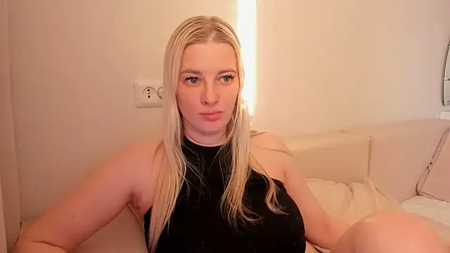 THE_GOLDEN_WOMAN webcam