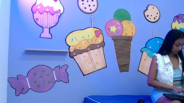 skinnysexzara18 webcam