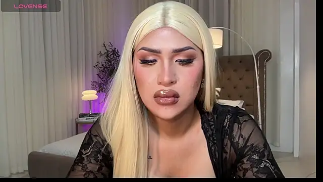 Your_Majesty_Tyra webcam