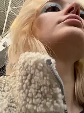aka_Blonde webcam