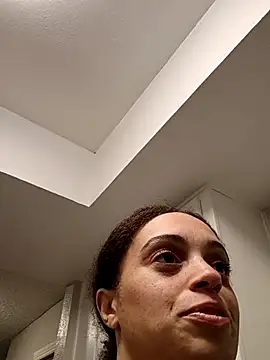 Madame_TheMuse webcam