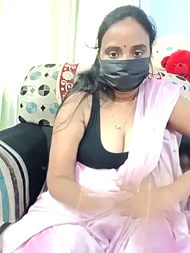 tinarosy13 - Tinarosy13's free webcam - UK Sex Cams