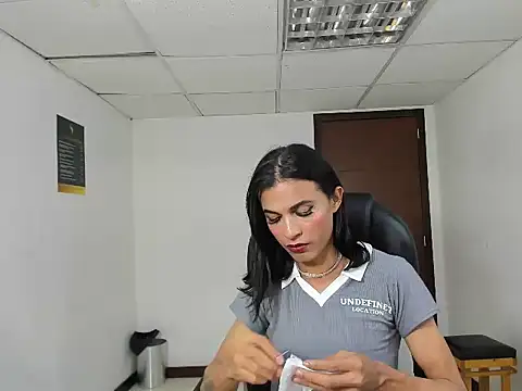 Aisha_hotts777 webcam