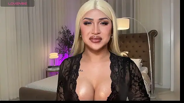 Your_Majesty_Tyra webcam