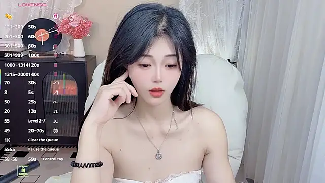 美女CeeKie在线直播