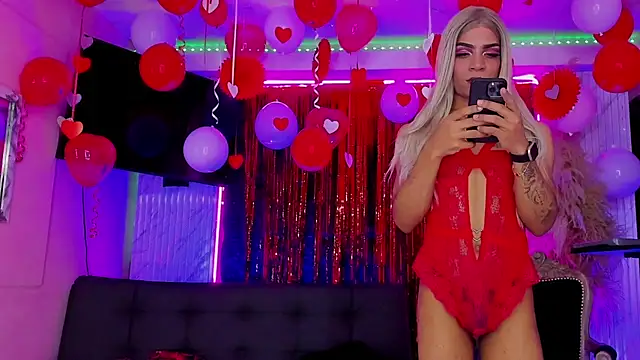 Queens_Wonders_Blonders webcam