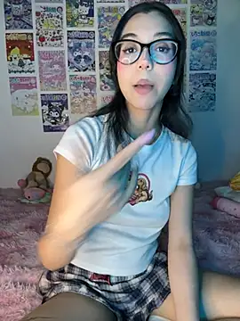 Webcam Model (Valen-Foxx1)  is live.Free join now!