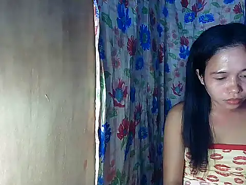 PinaySkinnyGirl webcam