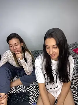 GirlsGetHorneynWild webcam