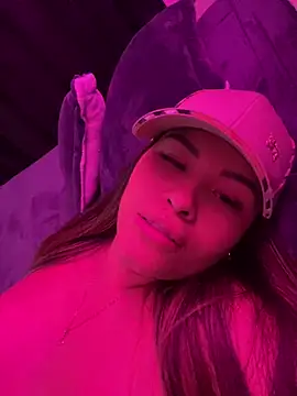 Webcam Model (sexyyykloee)  is live.Free join now!