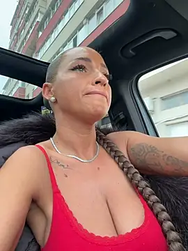 LovingBlondie webcam