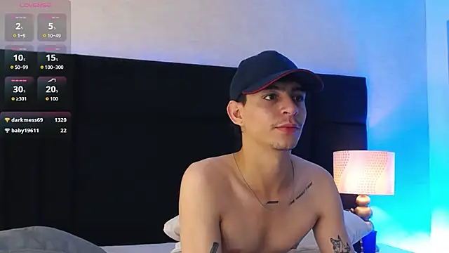Logan_Woods webcam